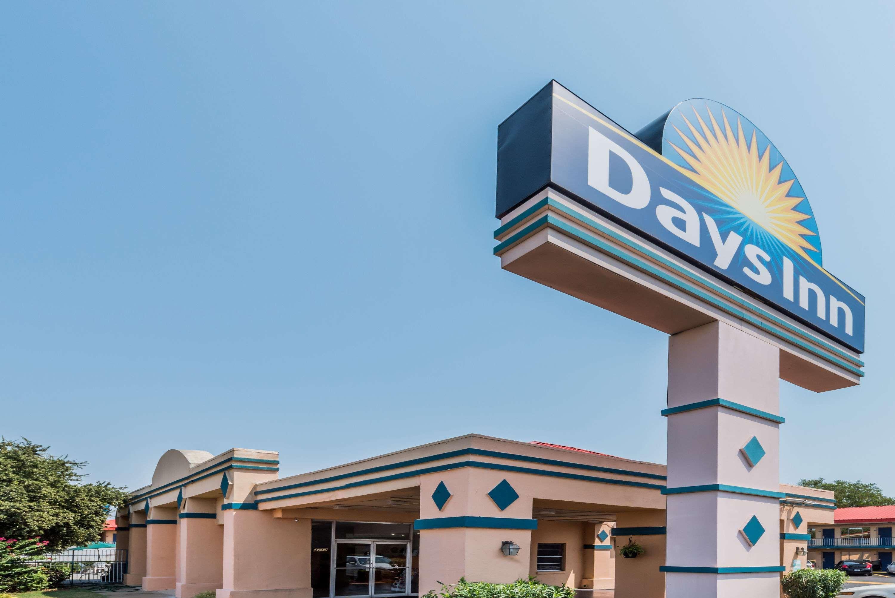 Days Inn South Fort Worth Exterior photo
