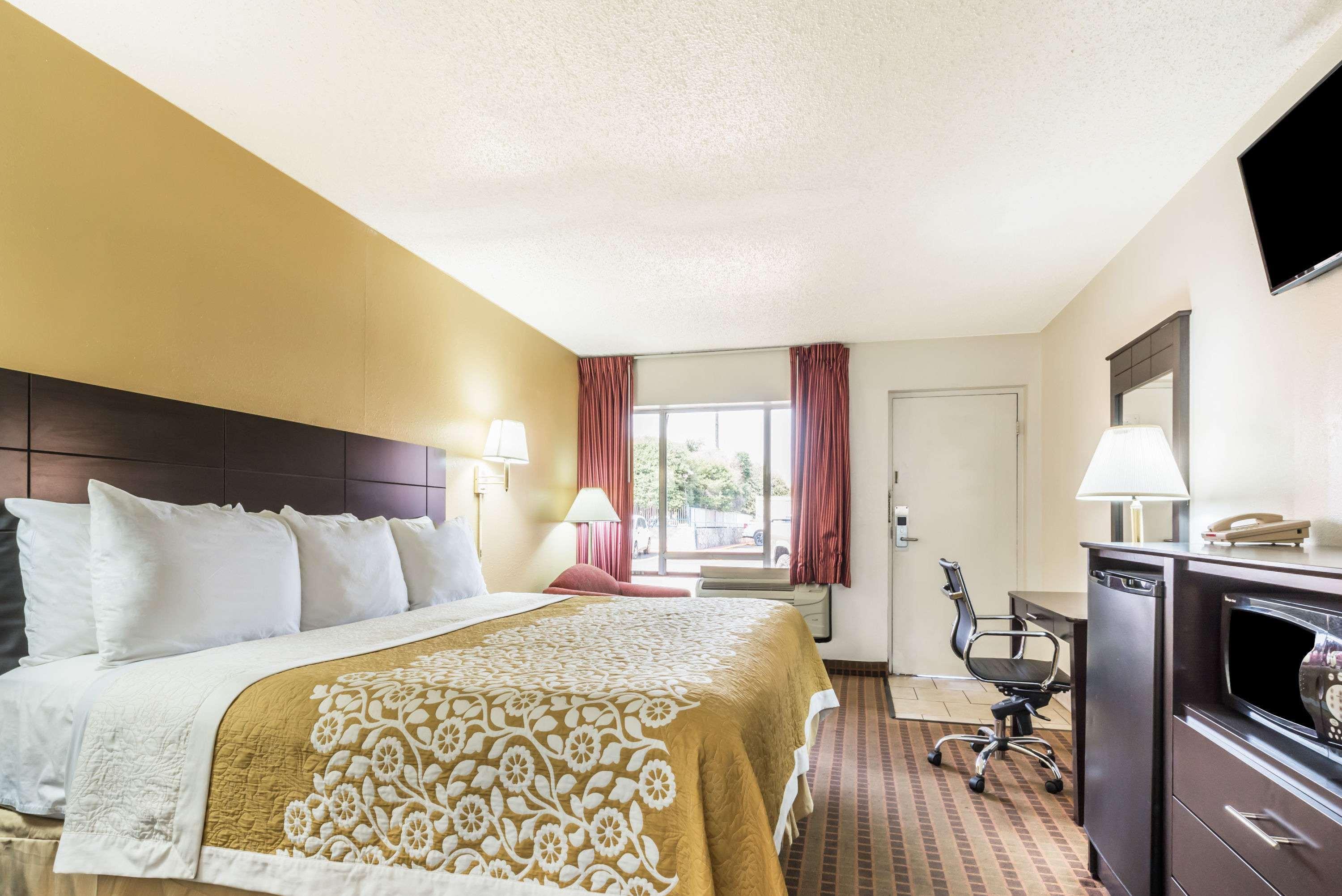 Days Inn South Fort Worth Exterior photo