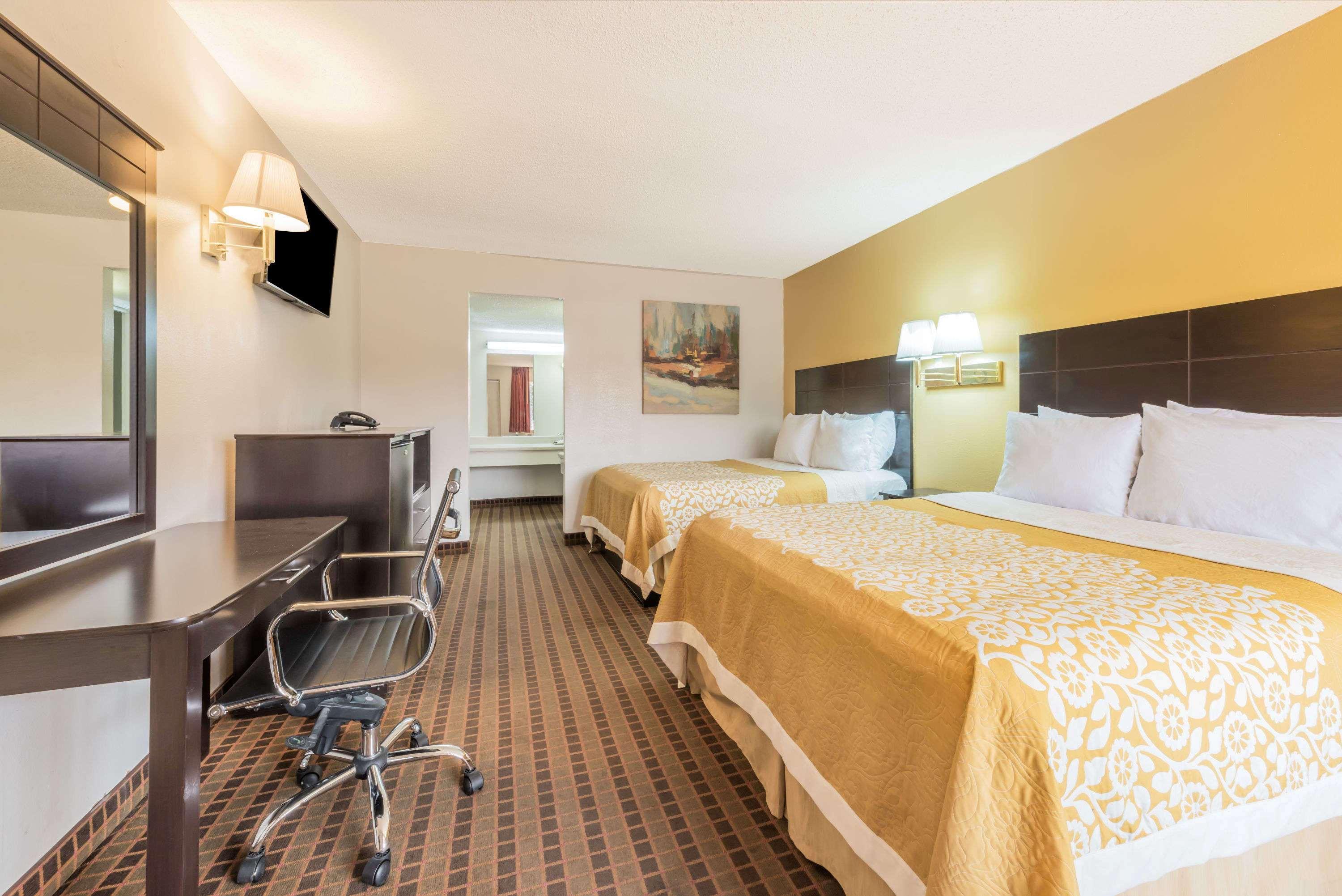 Days Inn South Fort Worth Exterior photo