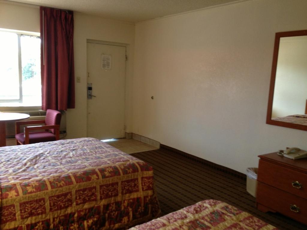 Days Inn South Fort Worth Exterior photo