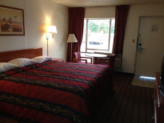 Days Inn South Fort Worth Exterior photo