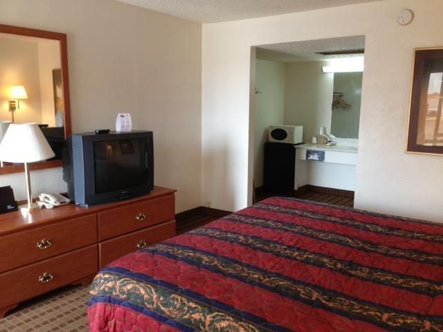 Days Inn South Fort Worth Exterior photo
