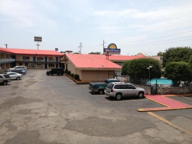 Days Inn South Fort Worth Exterior photo